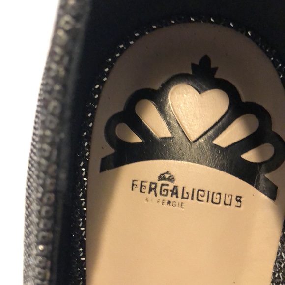 🎉5/$15🎉 ✨HP✨ FERGALICIOUS BY FERGIE ROCKIN’ BLACK PEEP HOLE PUMPS (39) - Picture 8 of 13